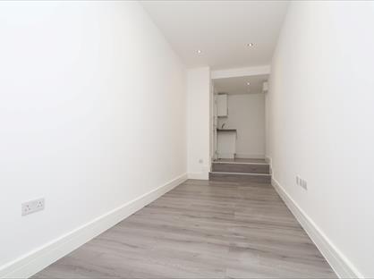 Studio Flat, The Fairway, UB5