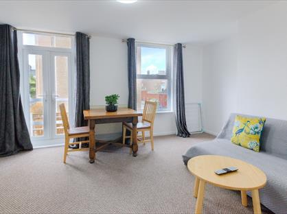 2 Bed Flat, Kings Road * Includes All Bills*, NR30