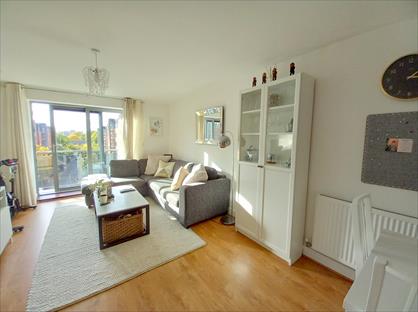 2 Bed Flat, St. Georges Grove, SW17