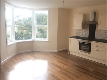 2 Bed Flat, Higher Manor Road, TQ5