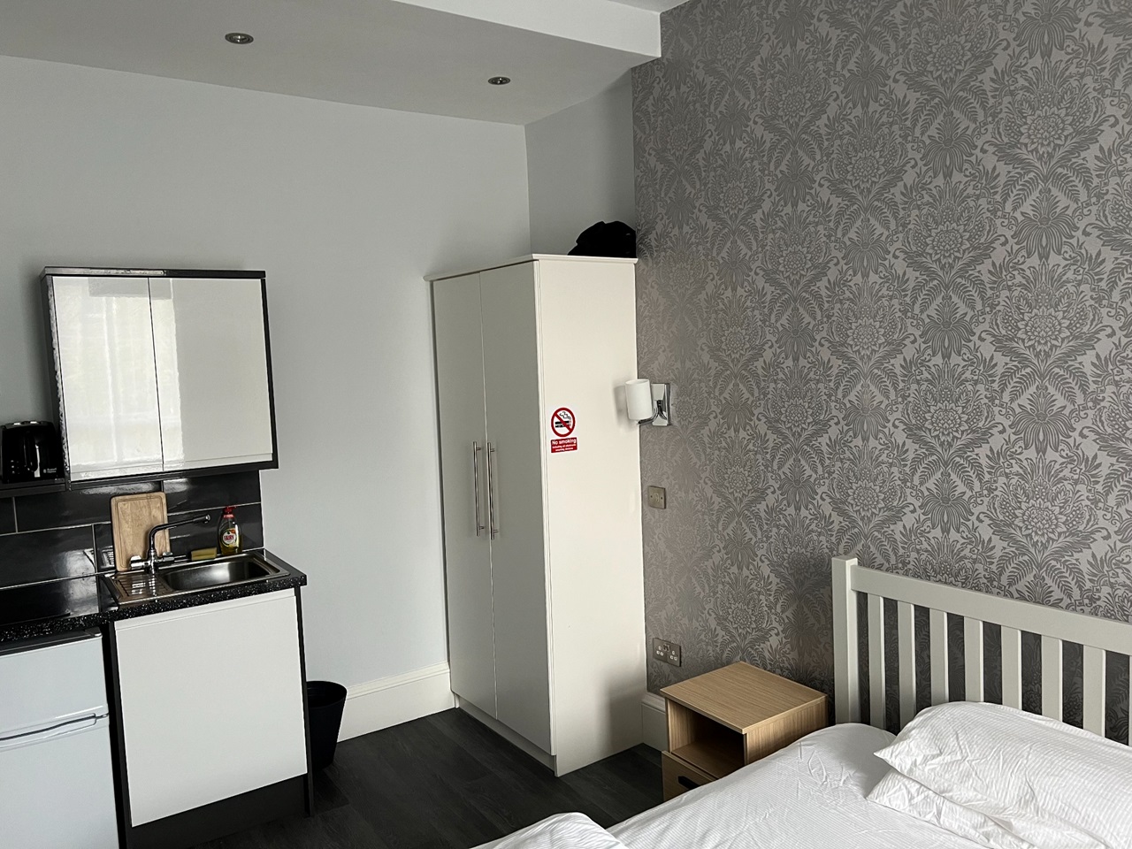 Studio Flat, Oxford Street, EH8 photo 4