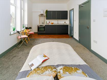 Studio Flat, Railway Road, WN7
