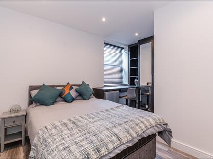 Room in a Shared Flat, Parade Mansions, NW4