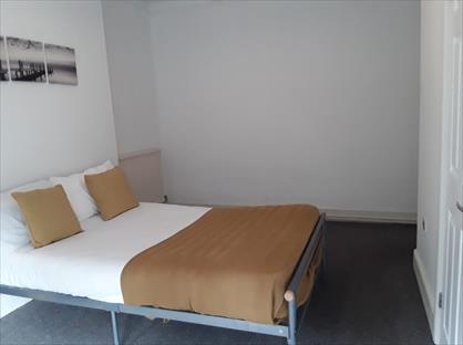 Room in a Shared House, Church Walk, S80