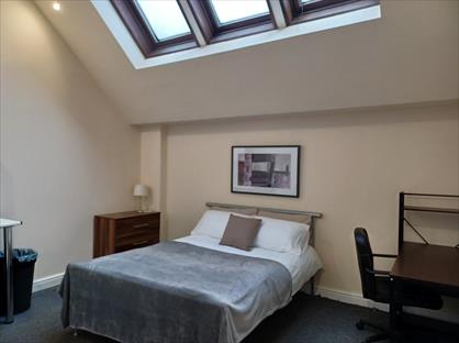 Bedsit, Percy St, ST1