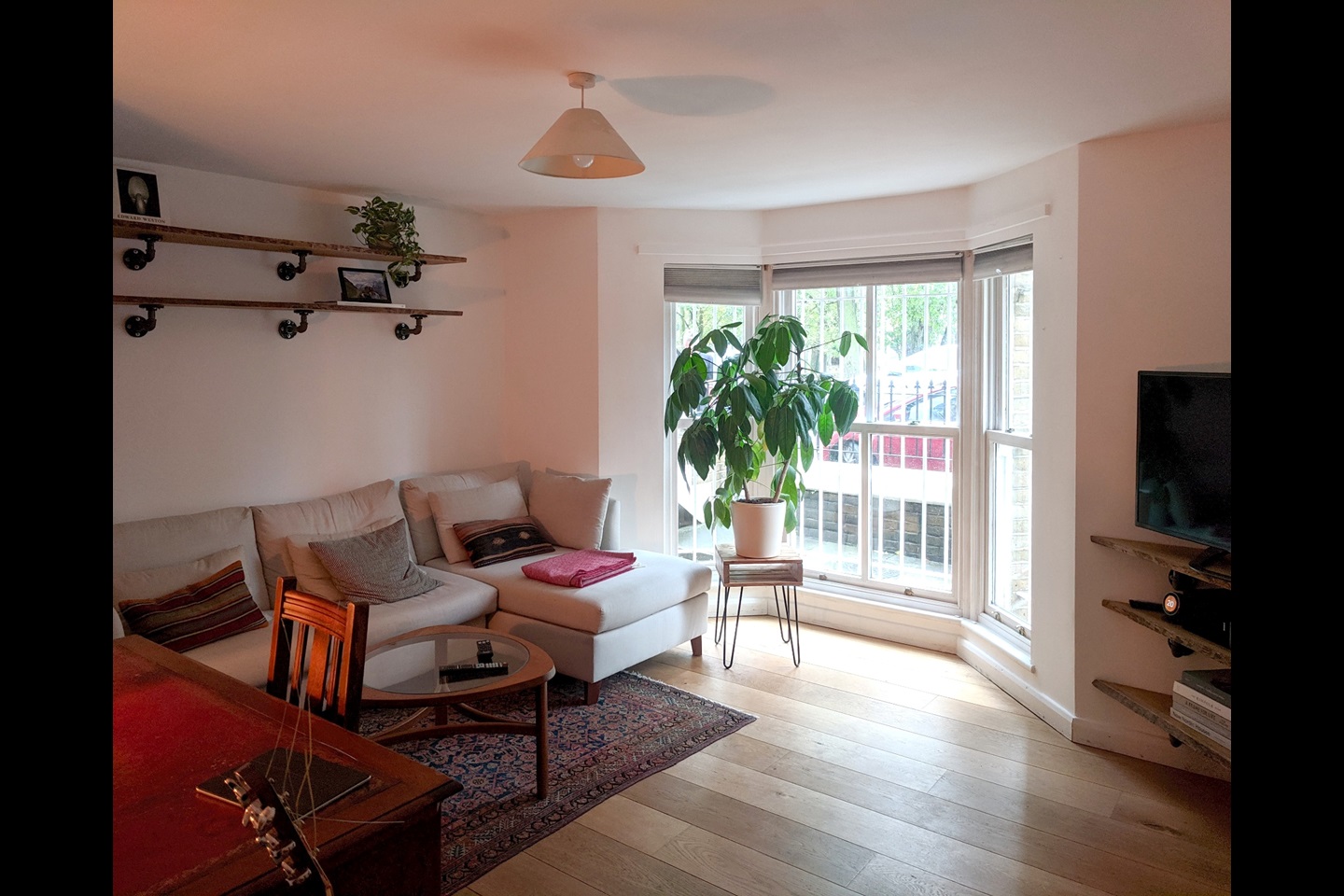 2 Bed Flat, Villa Road, SW9, N1 7GU