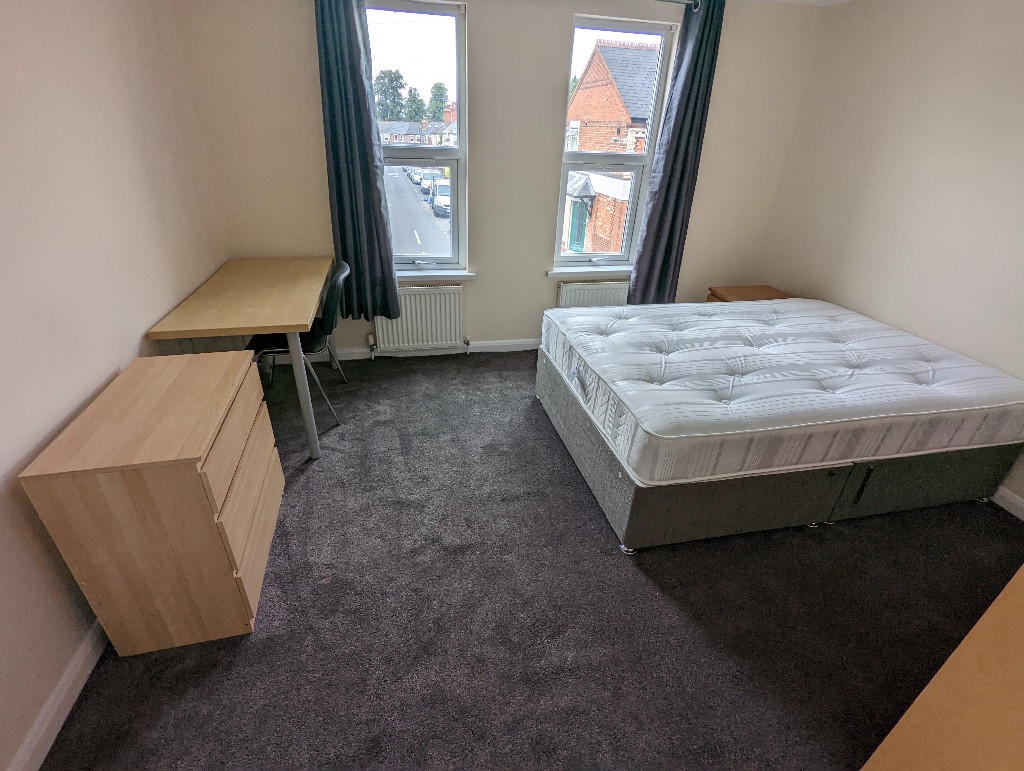 Additional image 8 of 5 Bed Terraced House, Pitcroft Avenue, RG6, N1 7GU