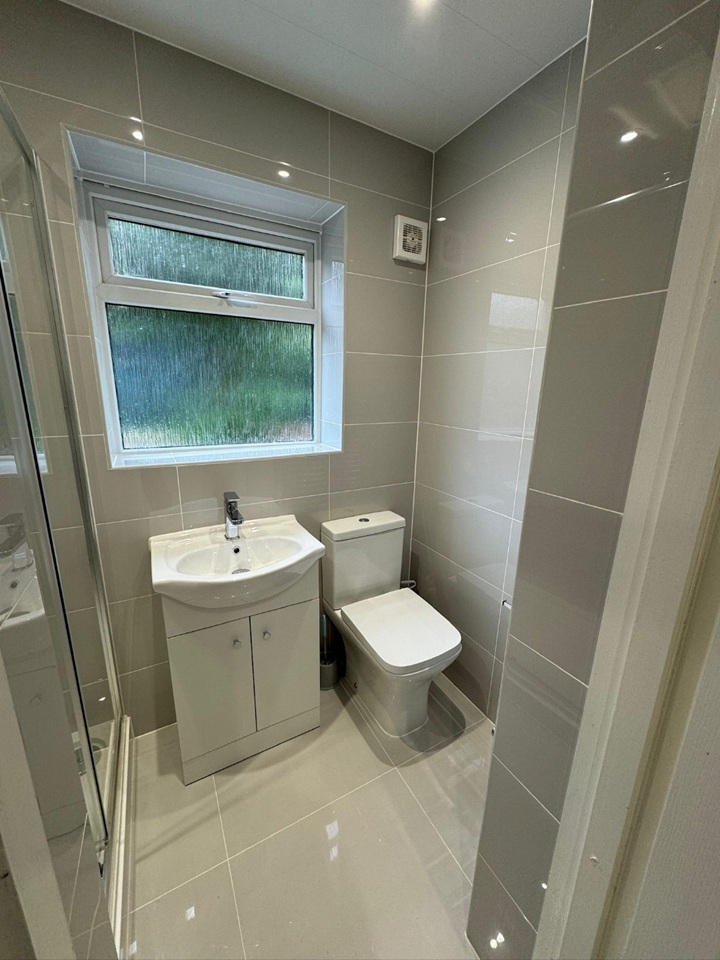 Additional image 13 of 5 Bed Terraced House, Pitcroft Avenue, RG6, N1 7GU