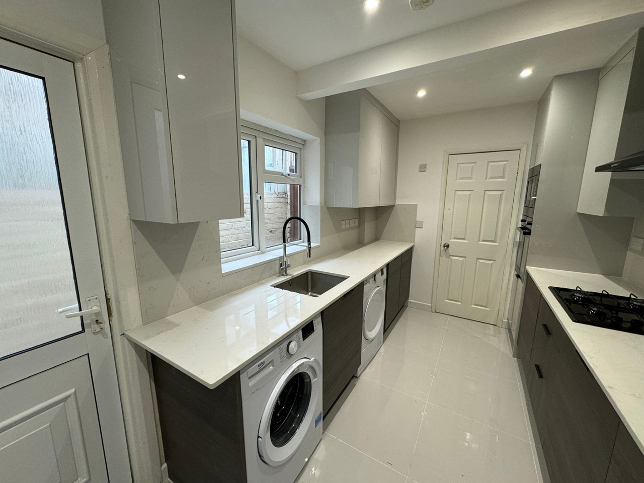 Additional image 2 of 5 Bed Terraced House, Pitcroft Avenue, RG6, N1 7GU