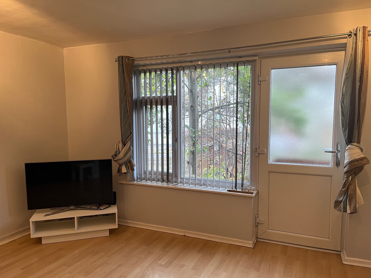 1 Bed Flat, Summerseat Close, M5 photo 3