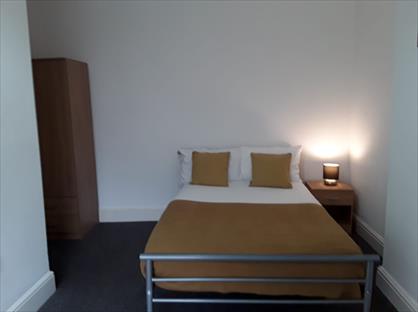 Room in a Shared House, Church Walk, S80