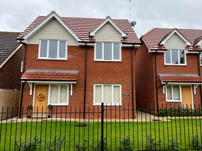 2 Bed Flat, Lavender Grove, SS0