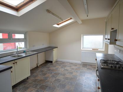3 Bed Flat, Crown Crescent, YO11
