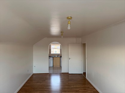2 Bed Flat, International Way, TW16