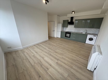 2 Bed Flat, Comer Crescent, UB2