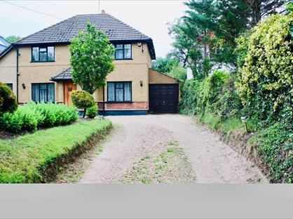 4 Bed Detached House, Richings Way, SL0