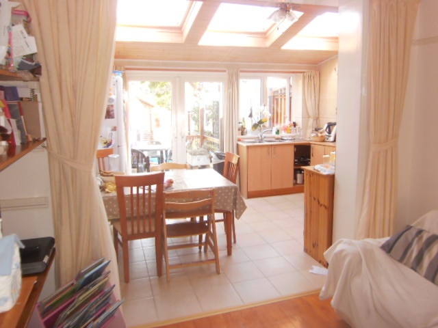 3 Bed Semi-Detached House, Derwent Avenue, OX3, N1 7GU