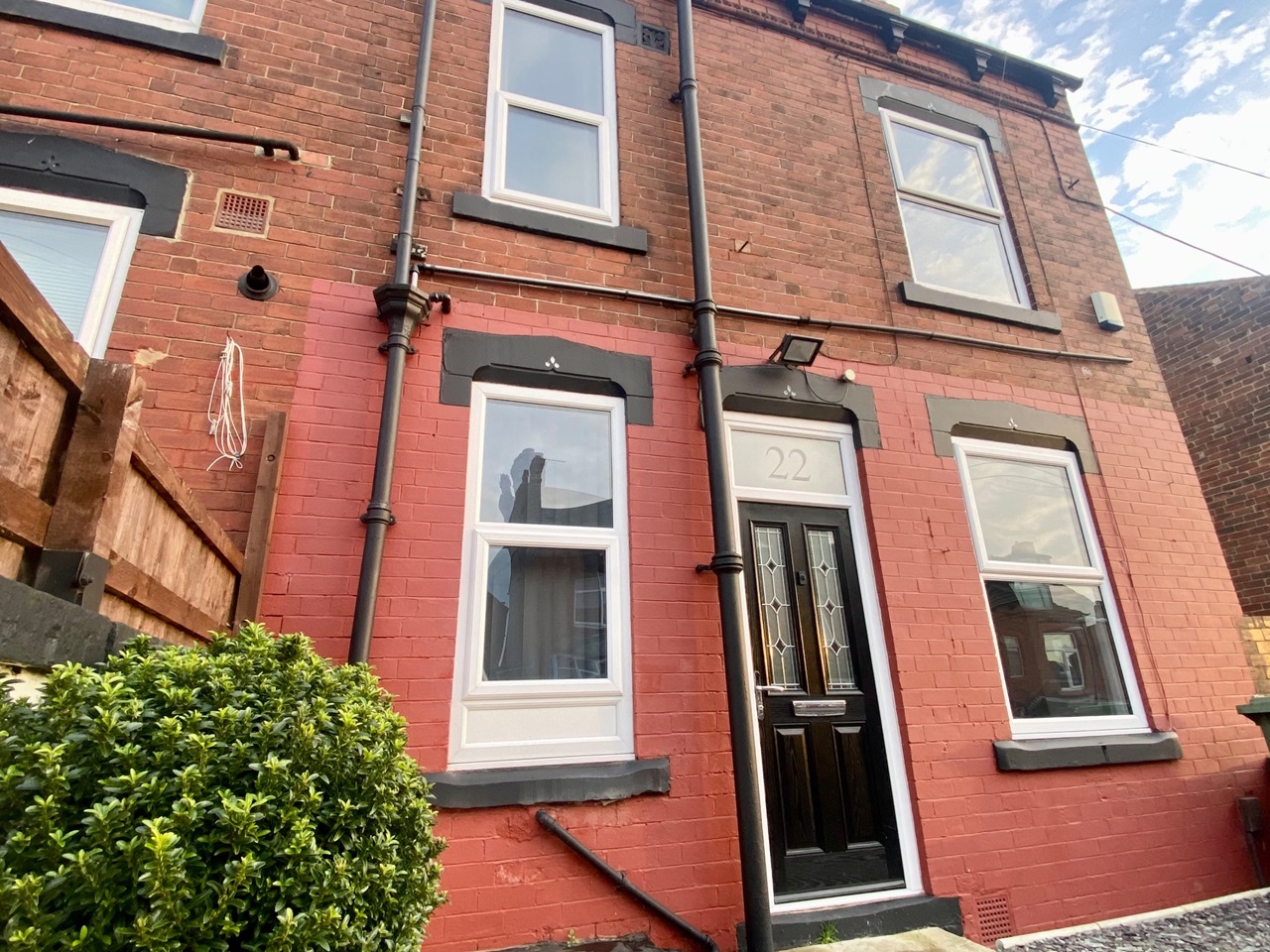 2 Bed End Terrace, Station Place, LS13, N1 7GU