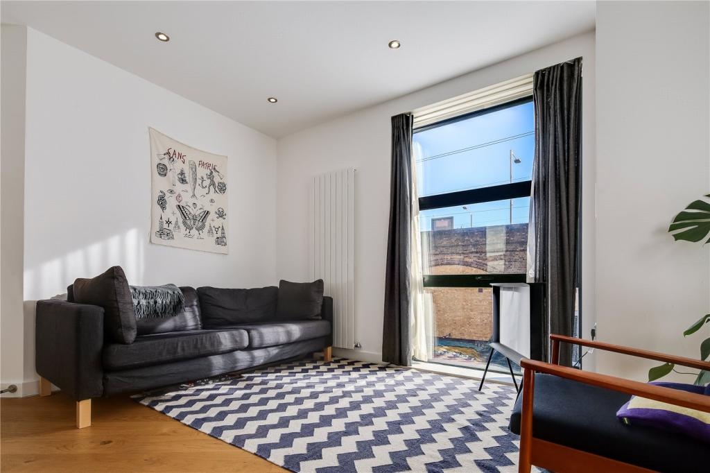 2 Bed Flat, Margerie Court, E2