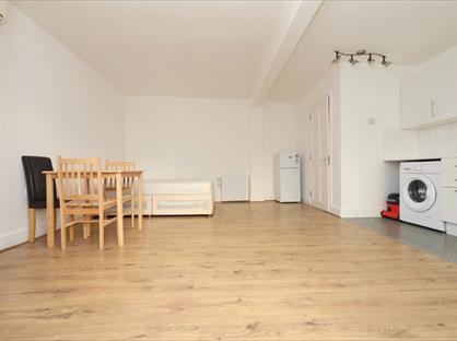 Studio Flat, Vendale Villas, TW14