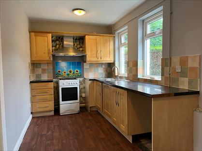 2 Bed Terraced House, Osterley Grove, BD10