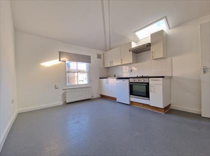 Studio Flat, Finsbury Park Road, N4