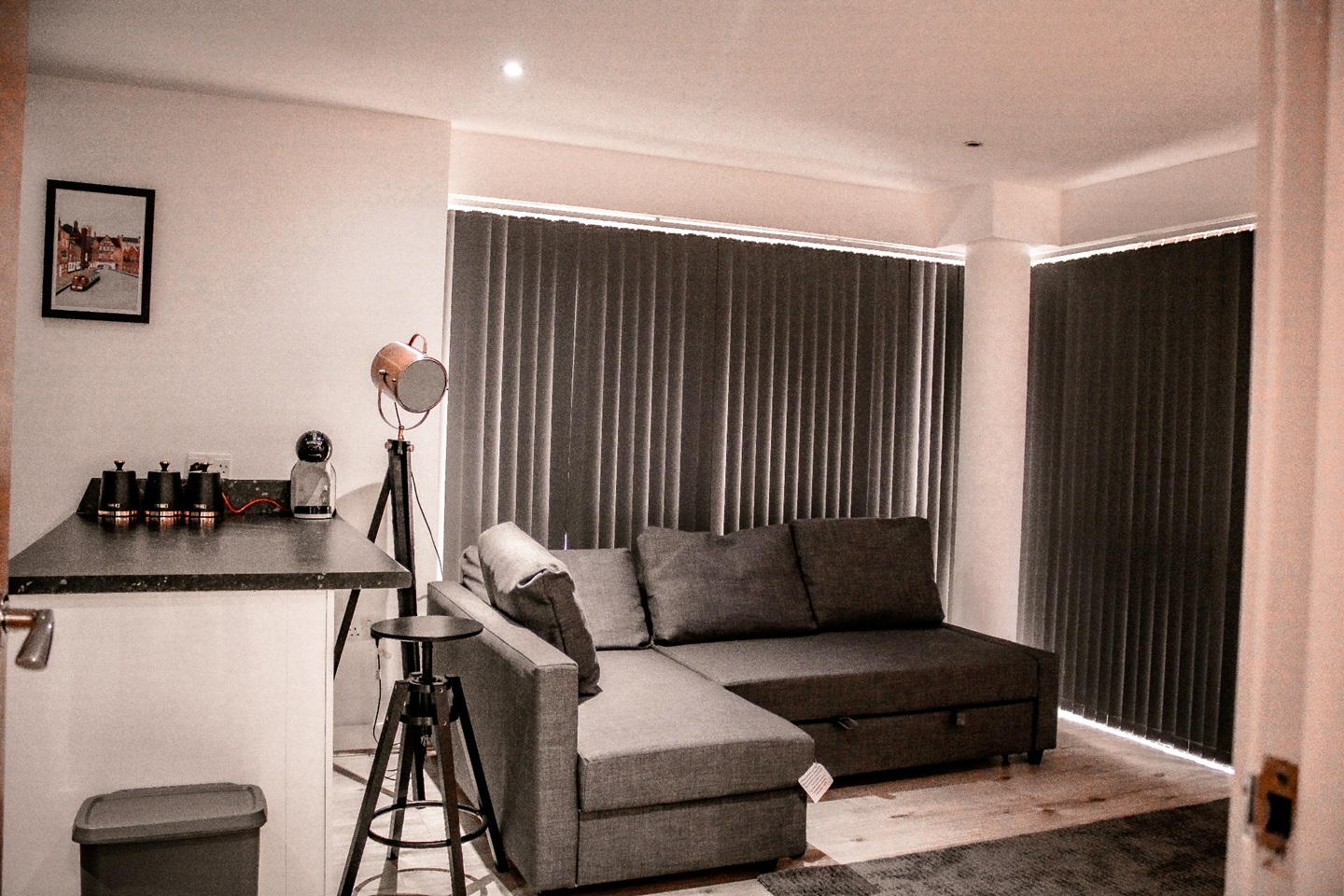 1 Bed Flat, Canal Wharf, B1 photo 2