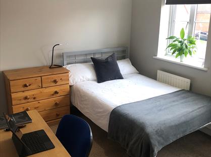 5 Bed Semi-Detached House, Horn Pie Road, NR5