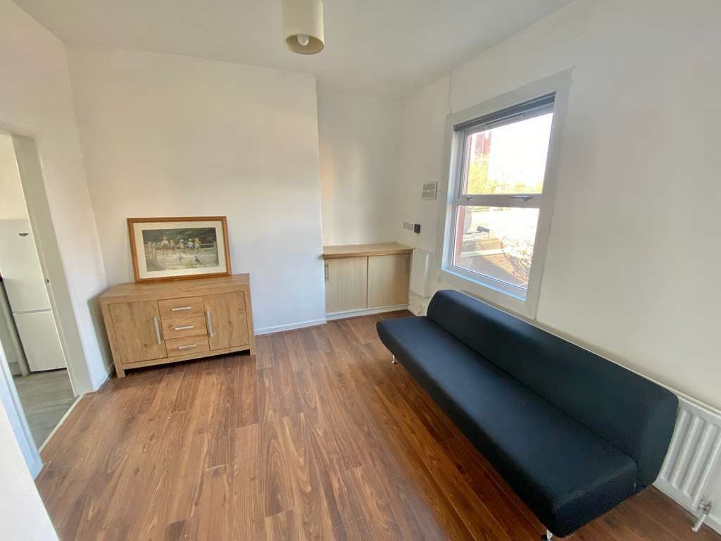 1 Bed Flat, Short Street, CV1, N1 7GU