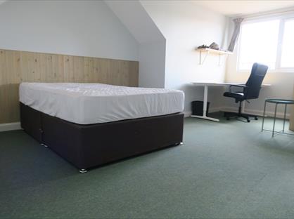 6 Bed Terraced House, Longmead Avenue, BS7