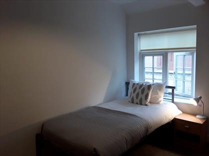 Room in a Shared House, Canal Road, S80