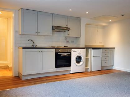 Studio Flat, Balmoral Place, HX1