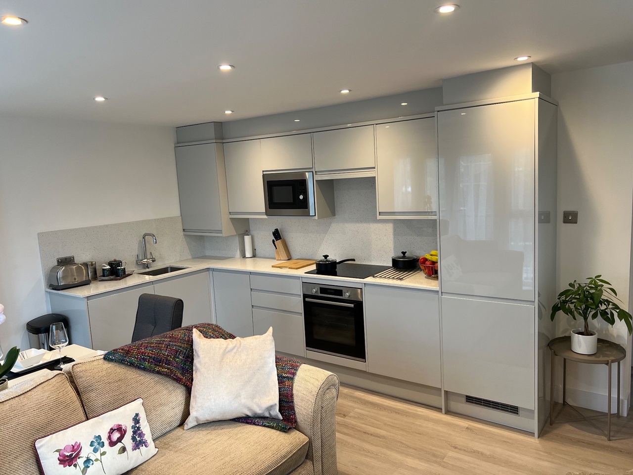 Windsor 2 Bed Flat, Datchet, SL3 To Rent Now for £1,690.00 p/m