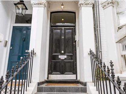 2 Bed Flat, Colherene Road, SW10