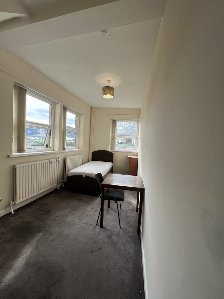 Bradford 2 Bed Flat, Laisteridge Lane, BD7 To Rent Now for £850.00 p/m