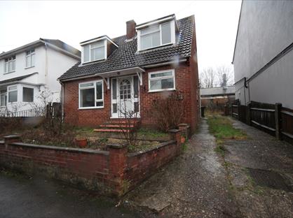 3 Bed Detached House, Rucklers Lane, WD4