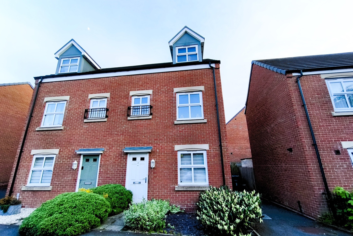 3 Bed Semi-Detached House, Bishops Park Road, NE8