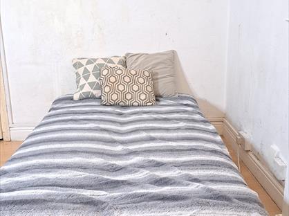 Room in a Shared House, Ninth Avenue, LU3