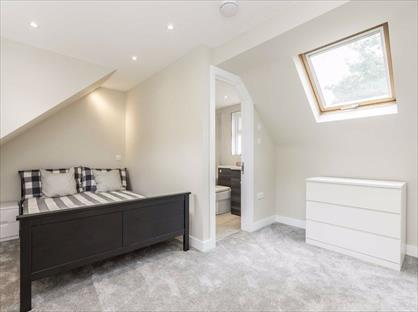 2 Bed Flat, Park Avenue, CR4