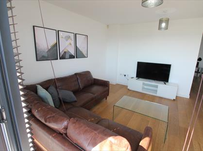 2 Bed Flat, Tradewind Square, L1