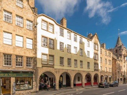 3 Bed Flat, Canongate, EH8