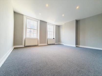 3 Bed Flat, Guildford Street, KT16