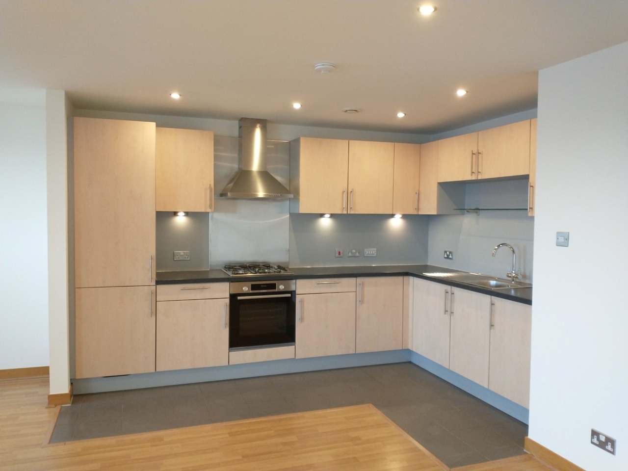 2 Bed Flat, Heron Place, EH5 photo 2