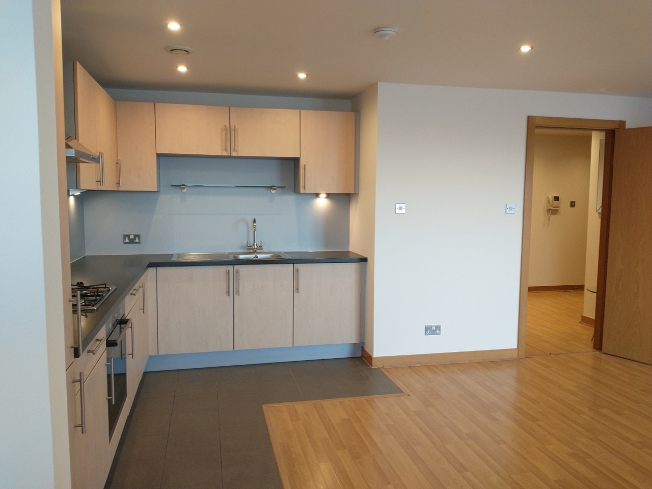 2 Bed Flat, Heron Place, EH5 photo 3