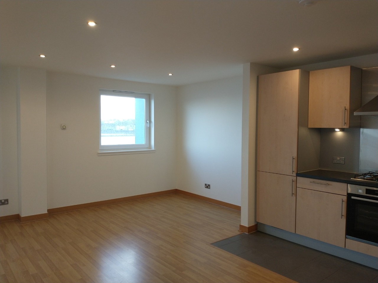 2 Bed Flat, Heron Place, EH5 photo 4