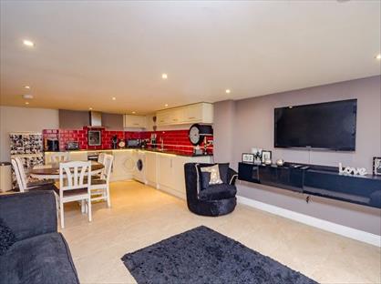 1 Bed Flat, Astley Street, ME14