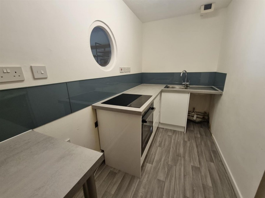 2 Bed Flat, Brunel Close, CV1 photo 4