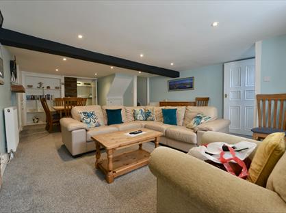 4 Bed Terraced House, Prings Court, TQ5