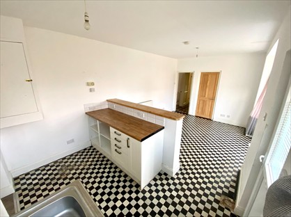 2 Bed Flat, Princes Drive, LL29