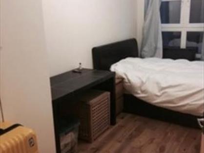 Room in a Shared Flat, Moreton Place, SW1V